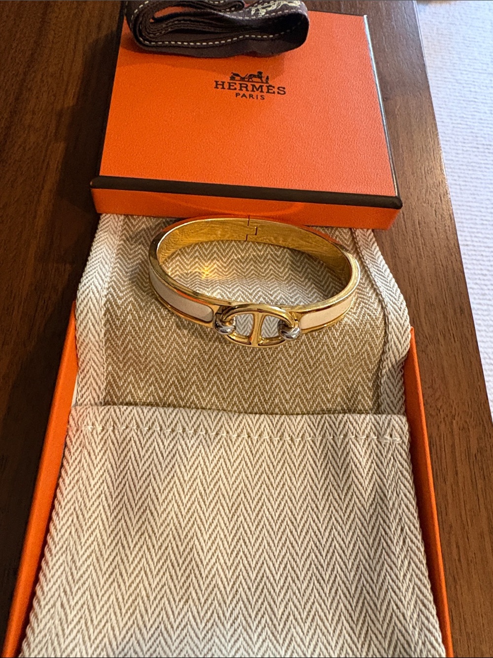 Hermes Mini Clic Chaine d’Ancre. Gold and Cream Enamel Bracelet